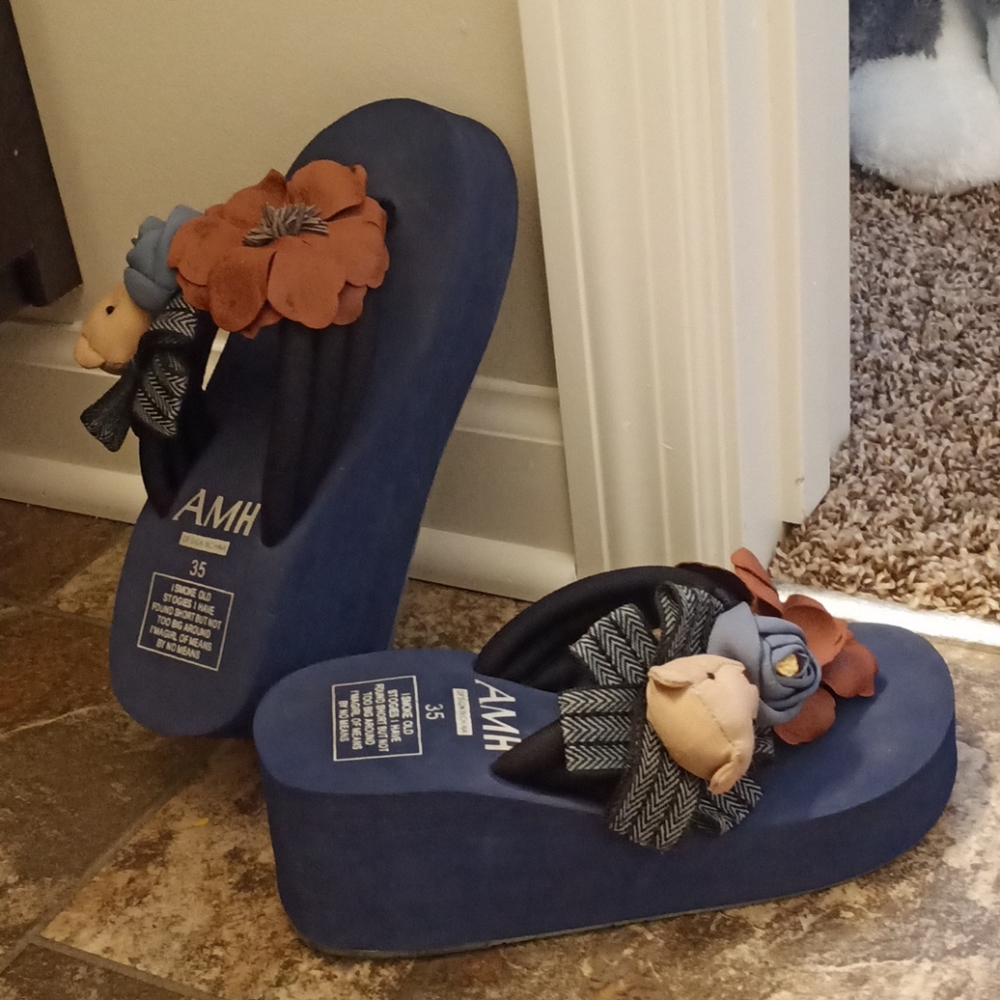 Sandal - Picture 2 of 3